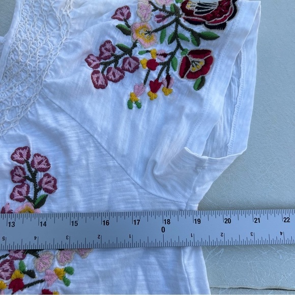Anthropologie Embroidered Floral White Top Women’s Size XS - Picture 6 of 7